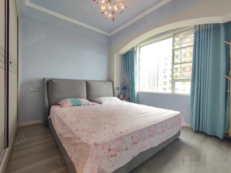 157，急售，房东诚心出售，满庭春，精装小三房，仙桃晓学和新三中，全屋中央空调，满二，中间楼层