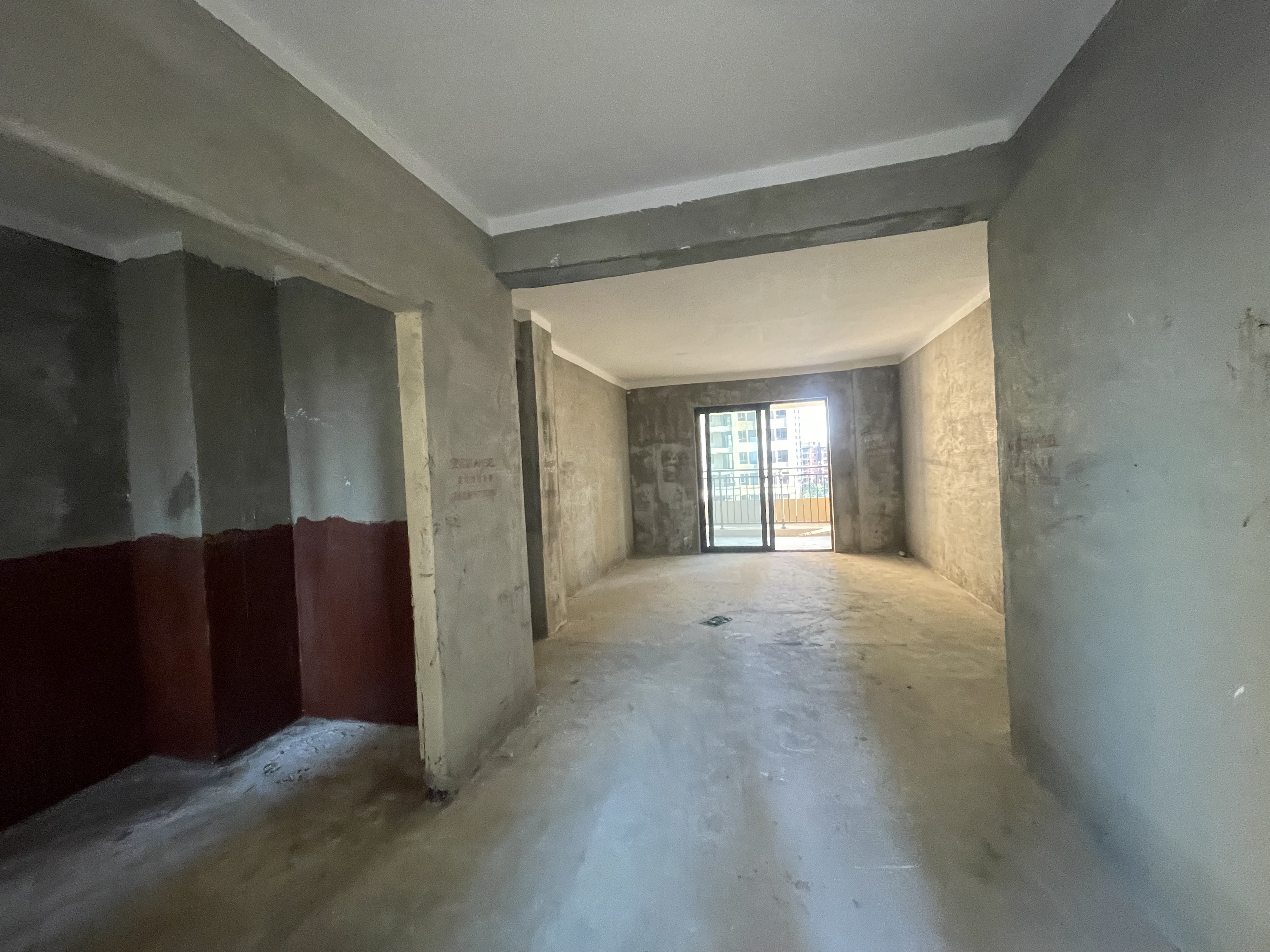 森林国际翡冷翠毛坯四房户型很不错哦小区环境优美人车分流方便看房