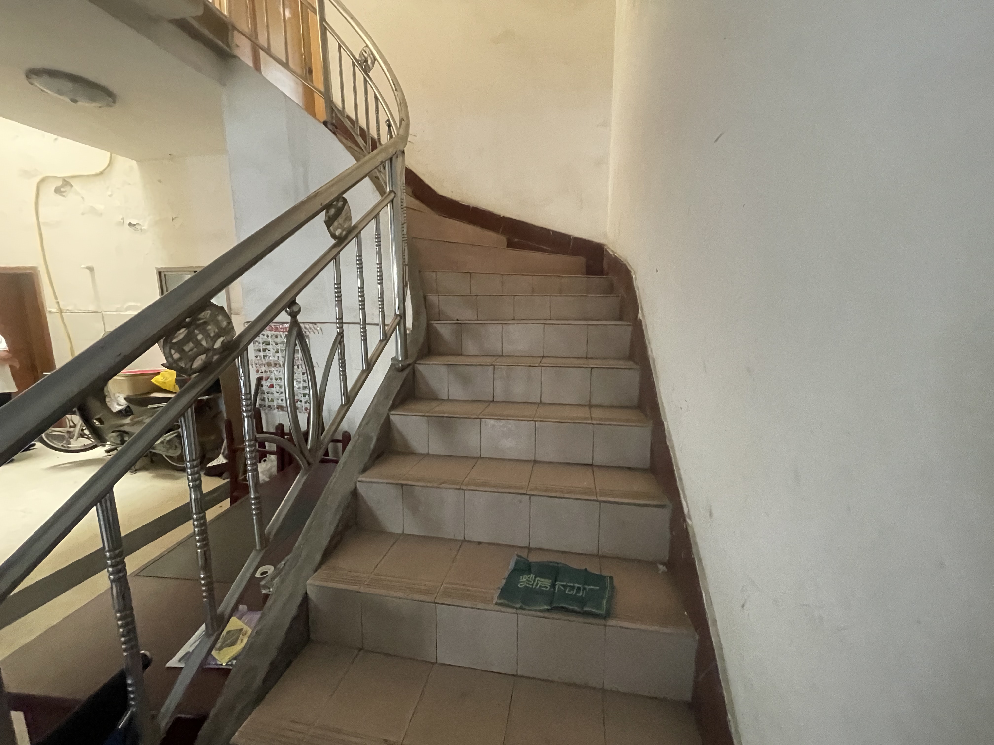 中百对面.大洪社区私房.不动产证在手.好养老好陪读好停车