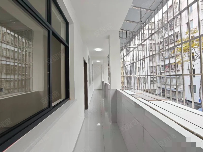 283，环球大新路xiao学旁，步梯三楼，精装3室2厅2卫，成色新，捡漏