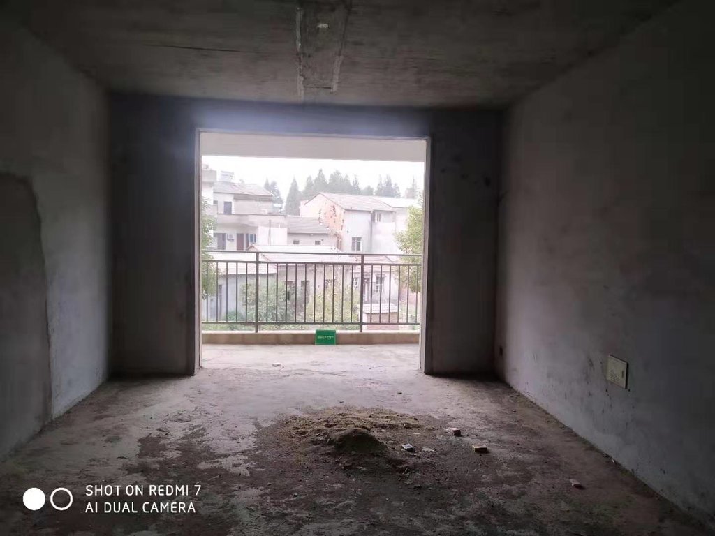 滨江新城毛坯大三房南北通透好楼层看房方便诚心卖