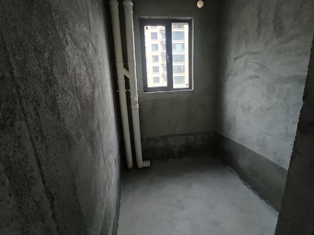 荣怀极地世家.毛坯四房.送路户花园.看房方便