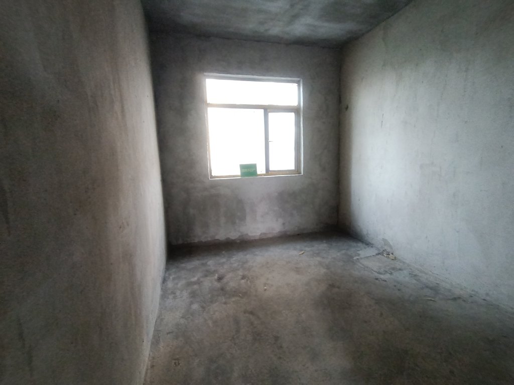 元泰C区毛坯大三房单价低房东急售