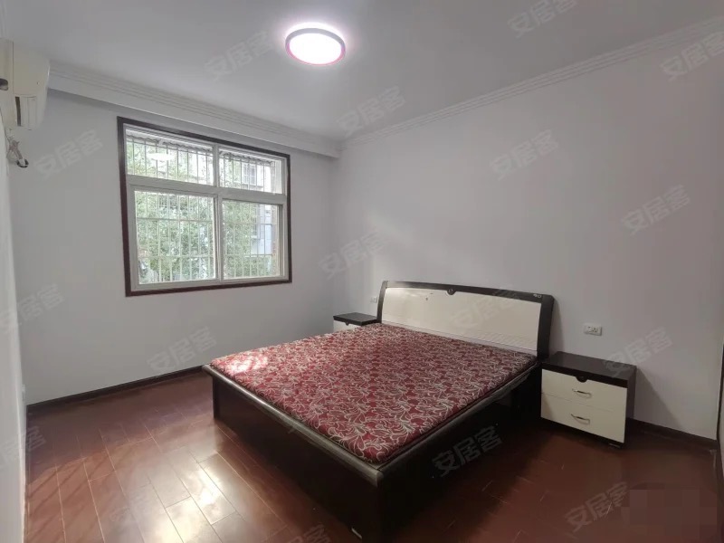 182，业主诚心出售，德政金苑对面，步梯二楼，精装三房，三开间朝南，采光好