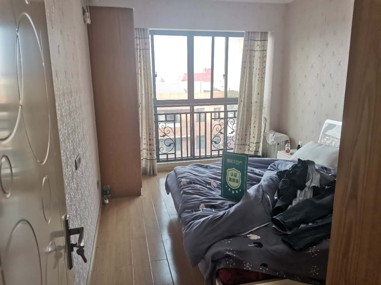 绿地华庭傲城，户型方正，采光充足。