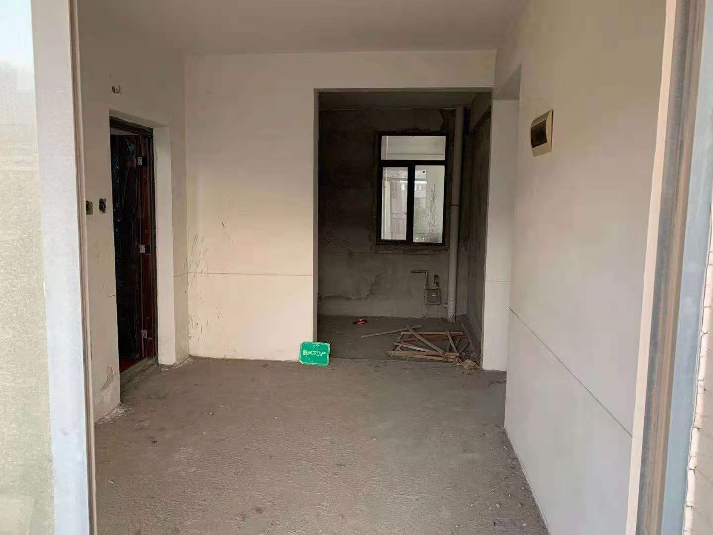 职院对面新城华府毛坯三房诚意出售单价5千有证放心