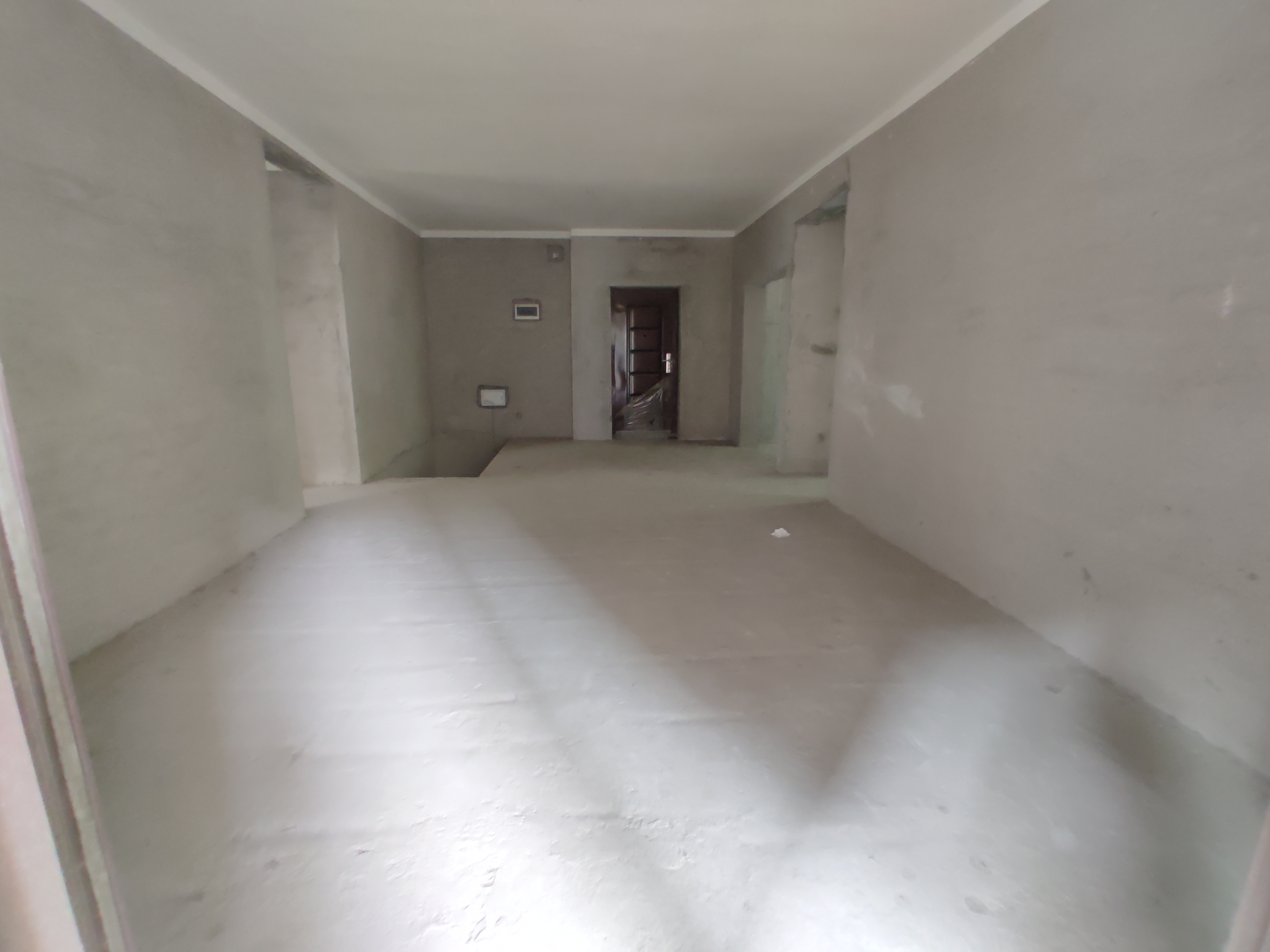 绿地香格里拉电梯复式带院子.小区环境优美.证件满二.看房方便