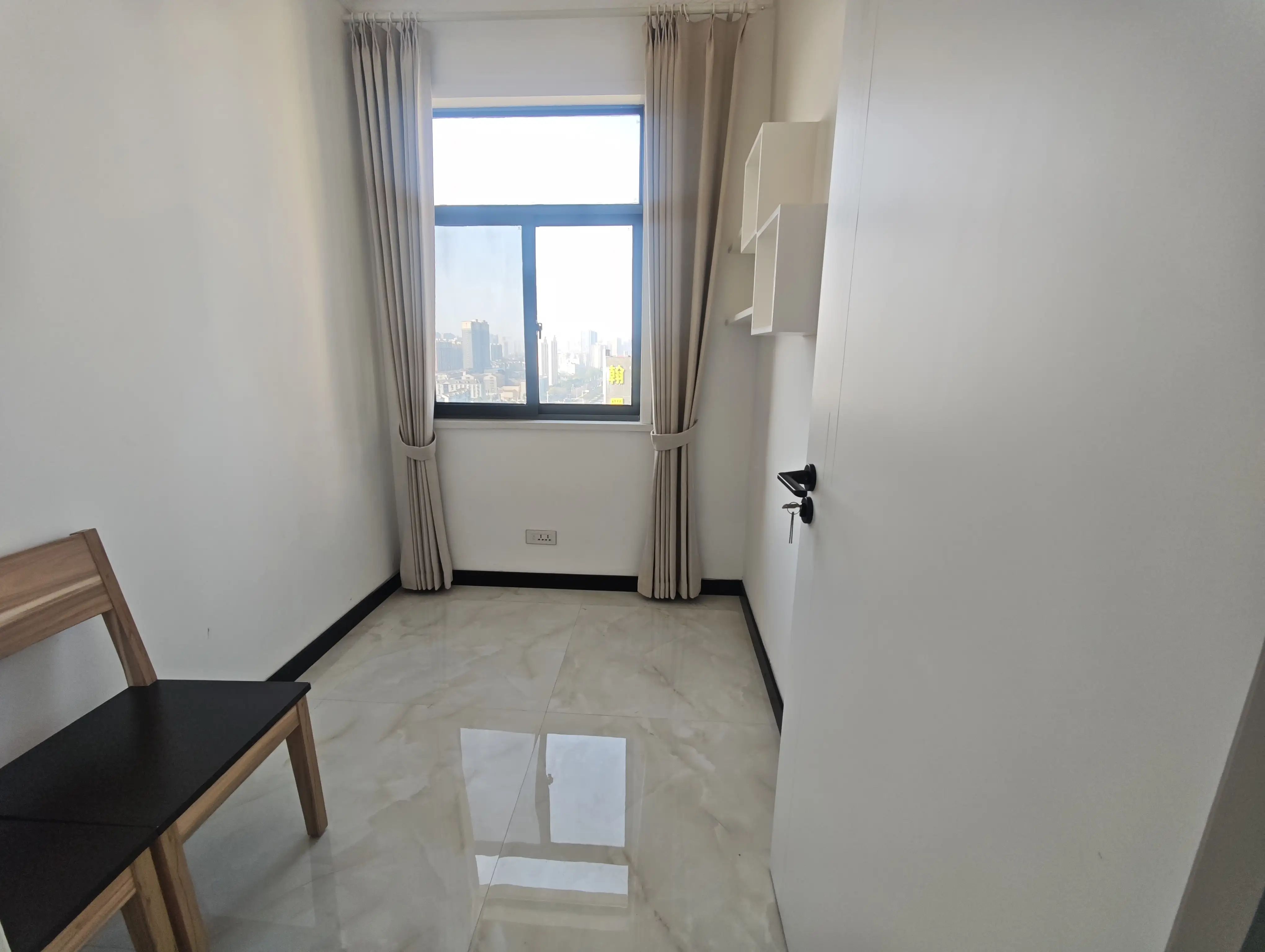 捡漏，一中对面，上苑一品，精装三房，单价4千多性价比高的房子，证满二