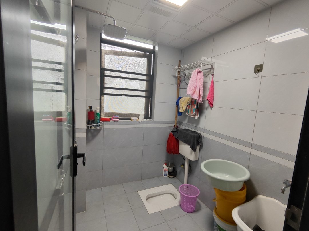 城西仙小附近，紫润尚城精装三房两卫，成色非常新，毛坯价出！