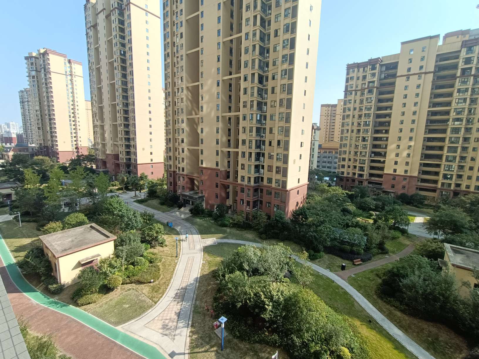 品质小区，城南领秀城，好楼层，性价比高，业主诚心出售