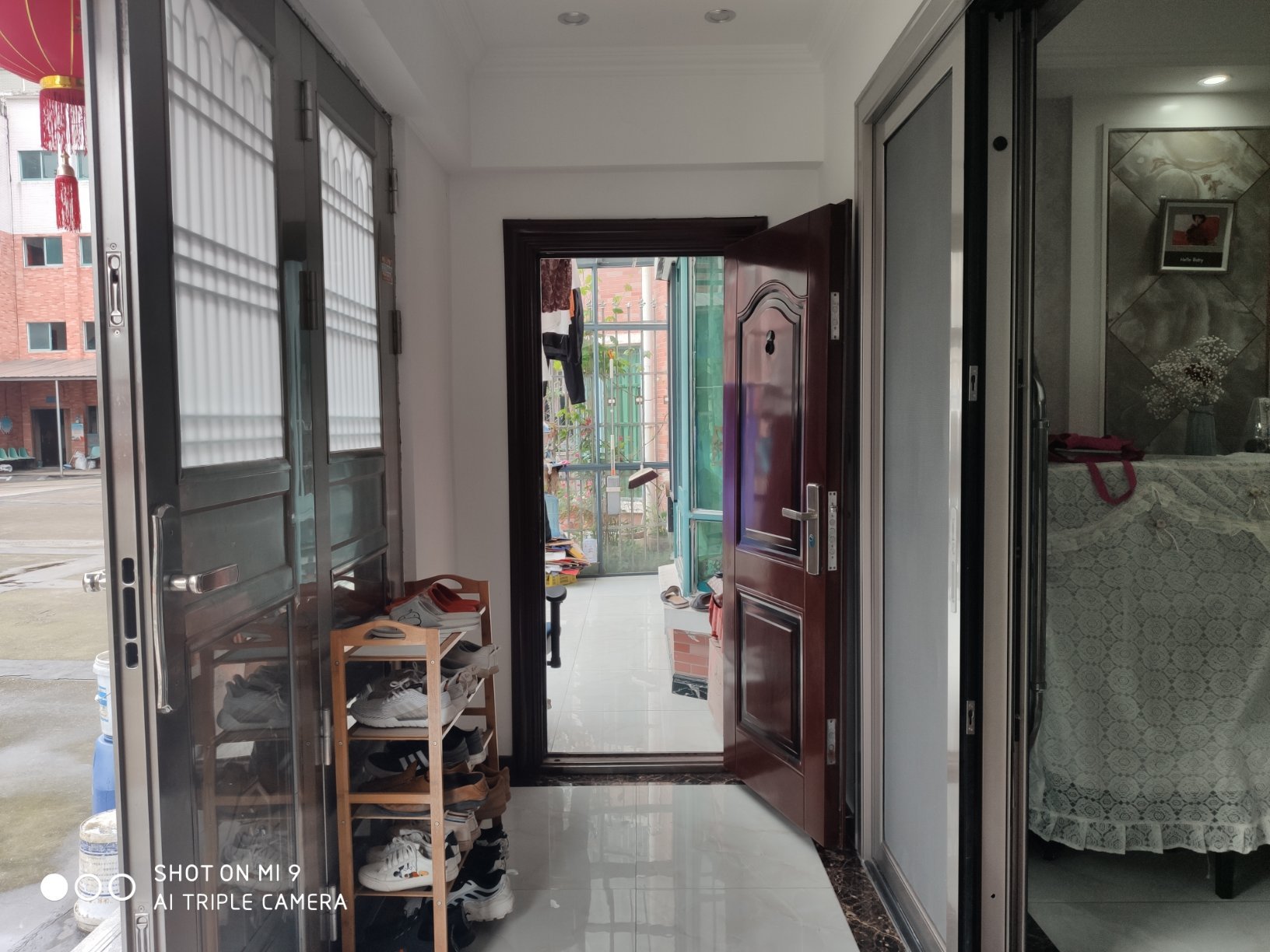 青青家园豪装三房，全屋中央空调品牌家电全送。