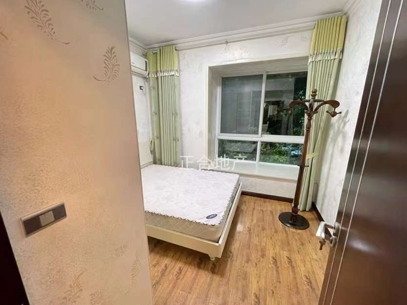 新妇幼对面，世纪雅园，精装三房，满五，优质好房，家具家电齐全