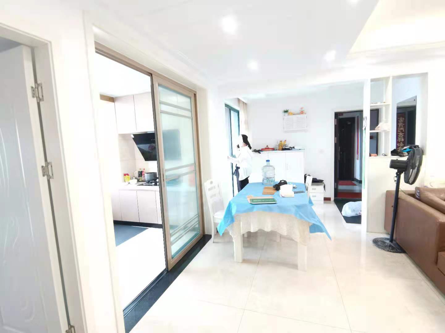 浅水湾中央公园中间楼层层色新旁边读书对面二中证满2年看房方便