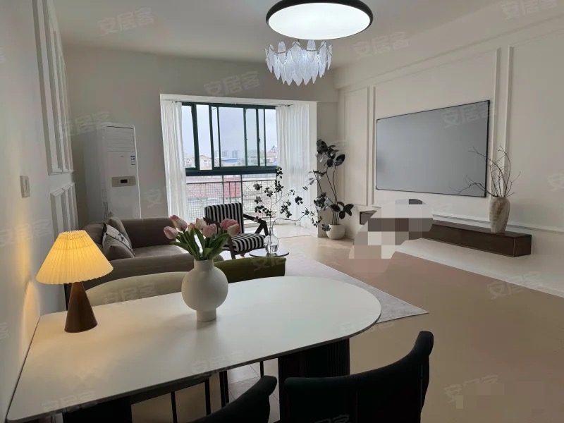 降价了，捡漏，步行街附近,电梯5楼，单价4600，精装三房二卫，实验二小