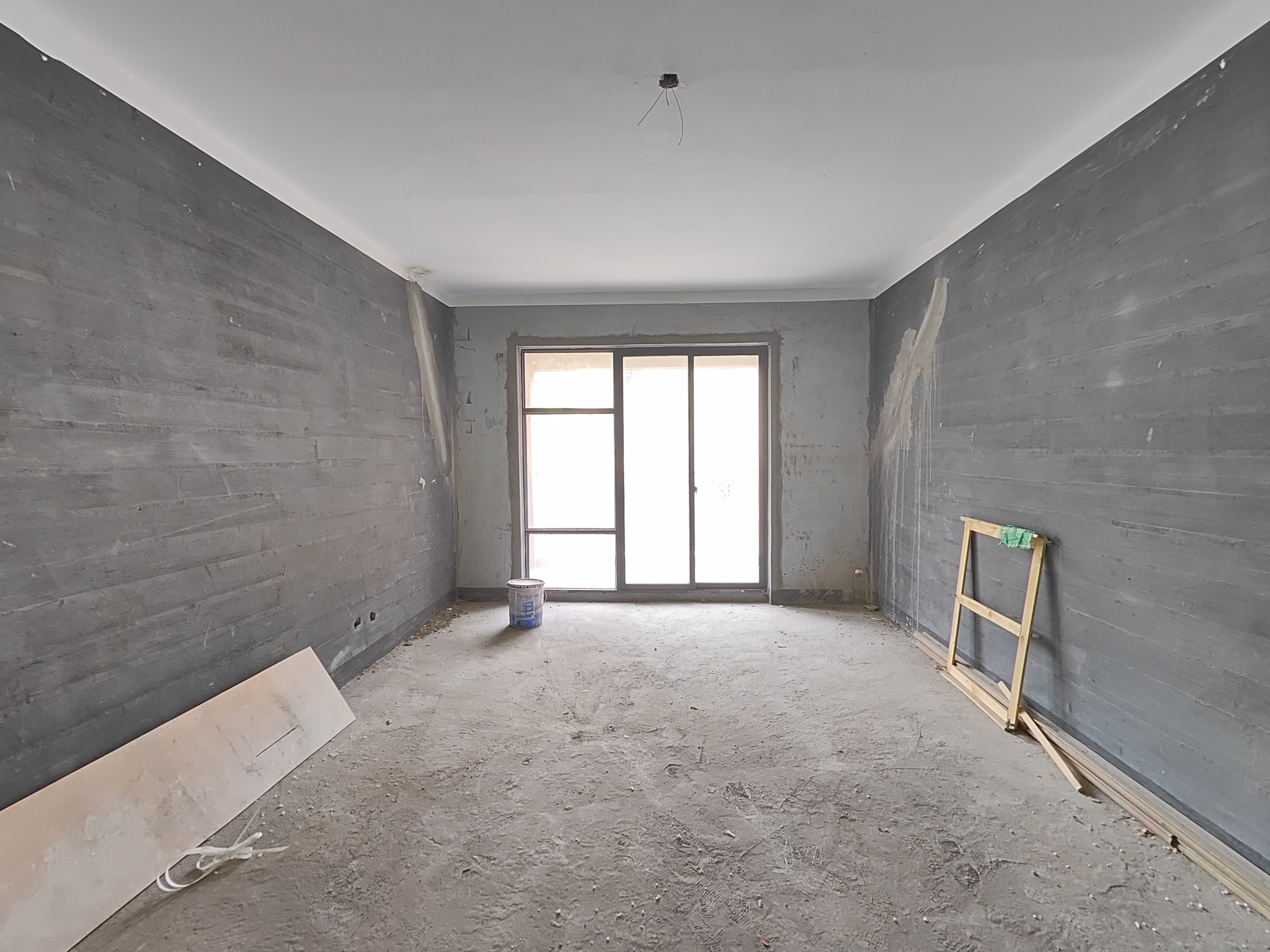 绿地华庭 鹿城 毛坯大三房 看房方便 小区植物环绕 空气清晰 居家好地方