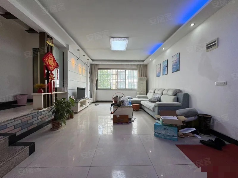 184，德政园香榭里，步梯2楼，采光户型好，送4个平方车库，精装三房