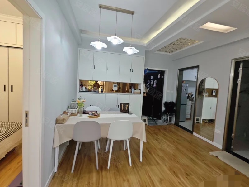 业主急卖，元泰三中旁，电梯小高层，9.5成新！家具家电全送❗拎包入住