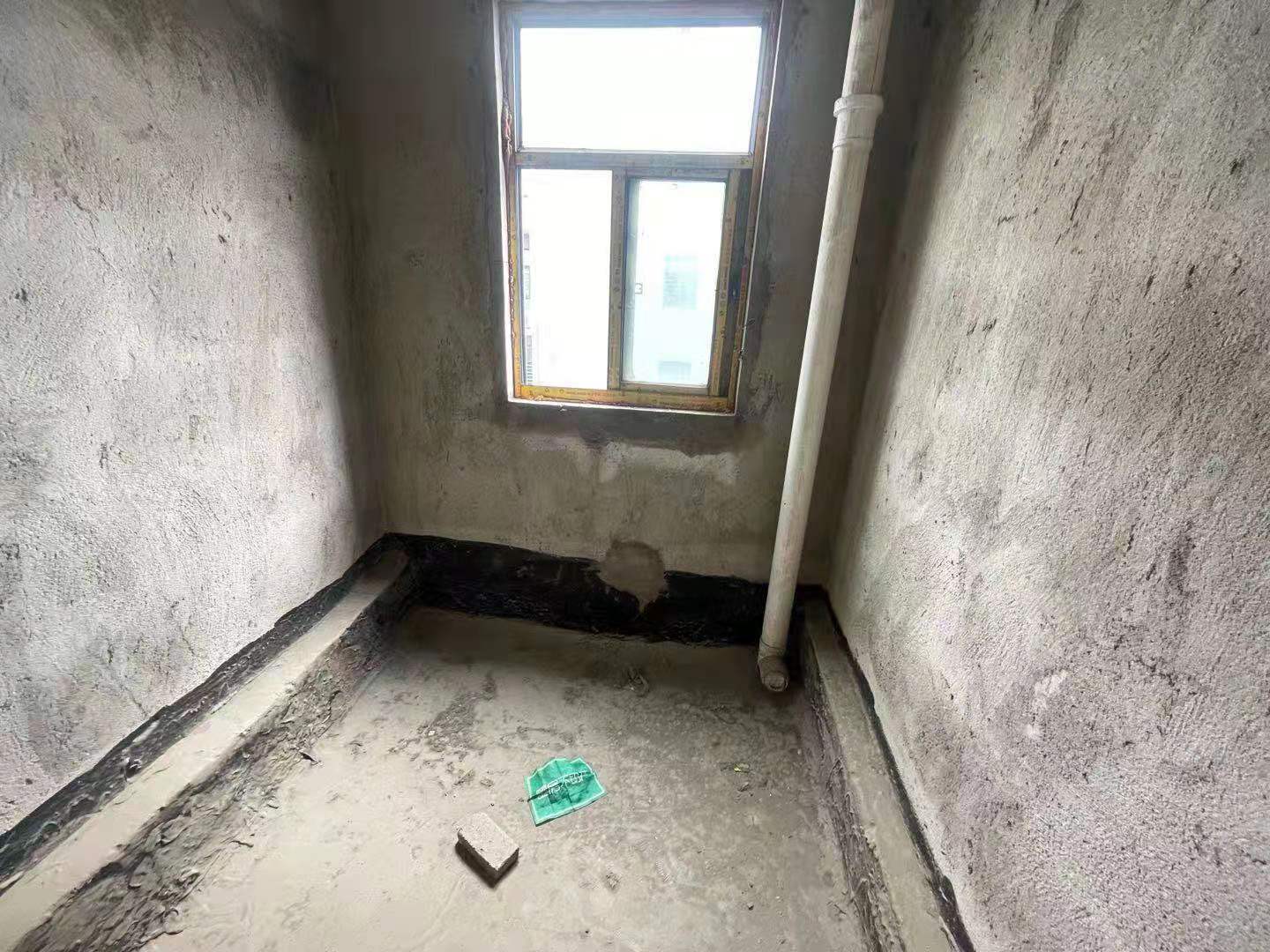 城南江汉星城毛坯大三房，沔阳公园风景一览无遗，诚意出售