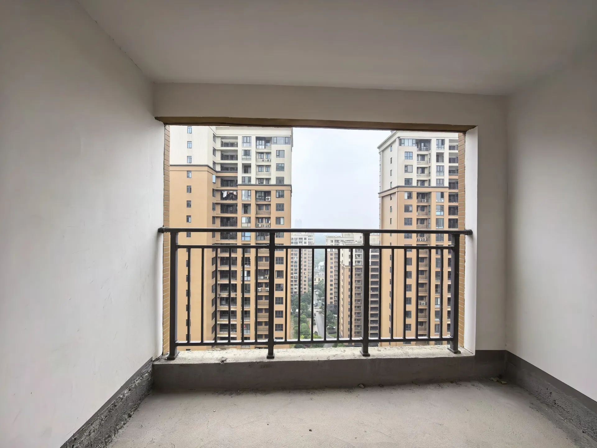 城南，沔阳天泽园，毛坯三房，电梯好楼层，单价3774元，证满二