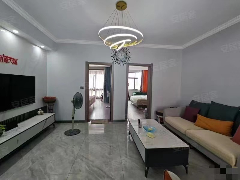 155，复州花园，实验二小大门口， ​崭新婚房，步梯3楼，精装三房，成色新