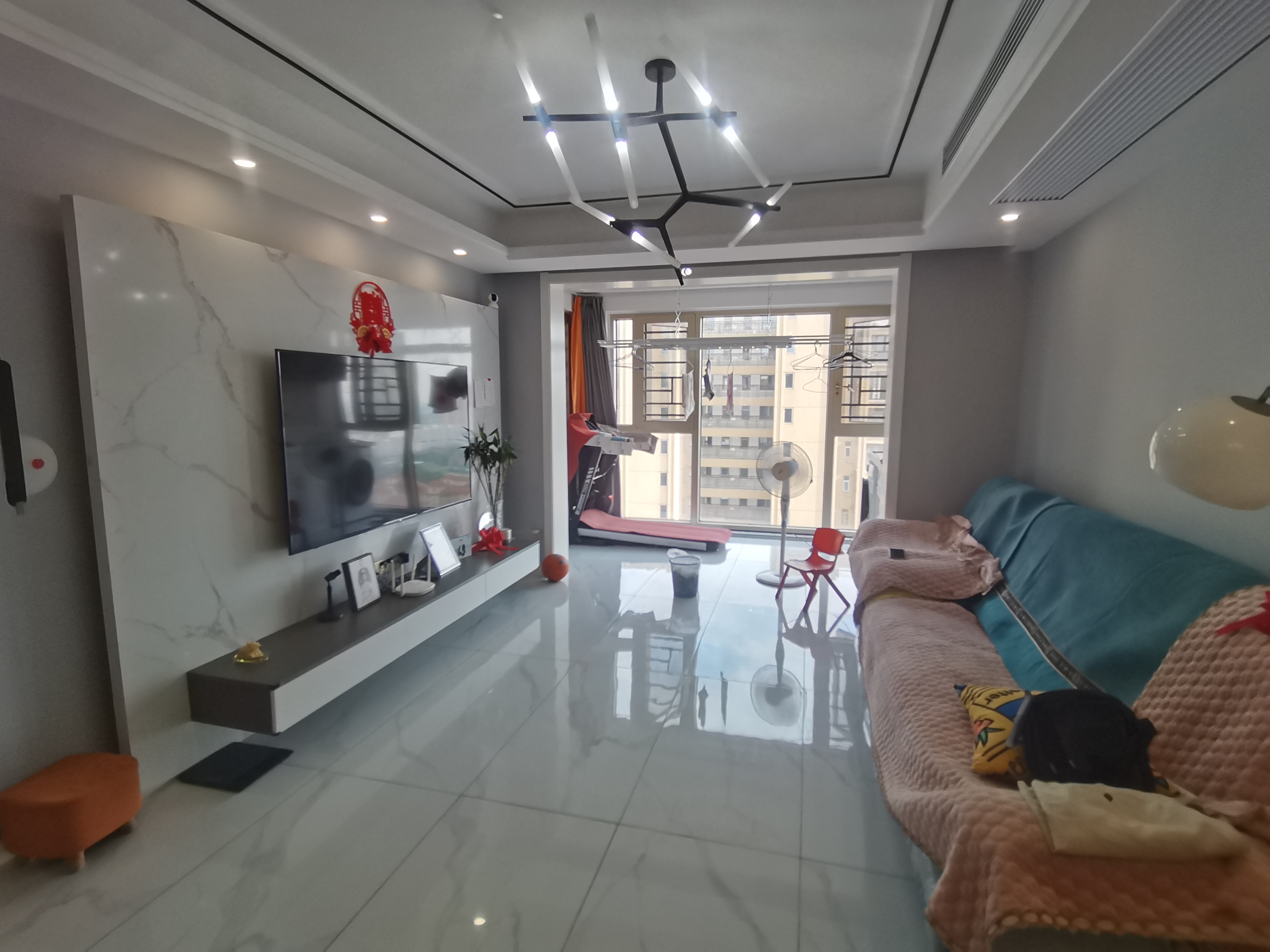 锦绣江山.精装三房两卫.小区环境好.看房方便