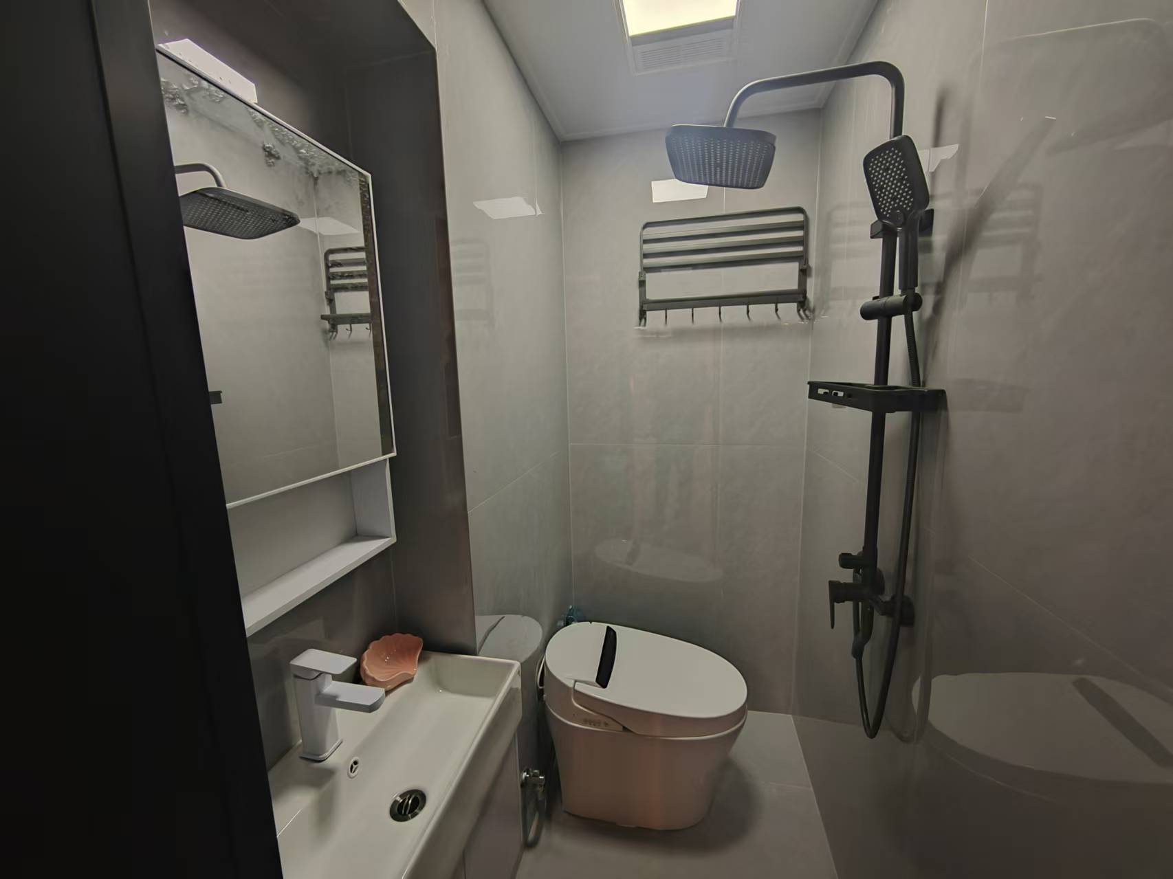 银鑫小区，3室2厅2卫全新精装修优价出售