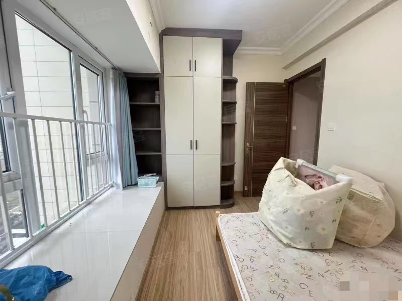 房东亏本出售，仙桃碧桂园，全新装修，5字开头，中间好楼层，证满两年