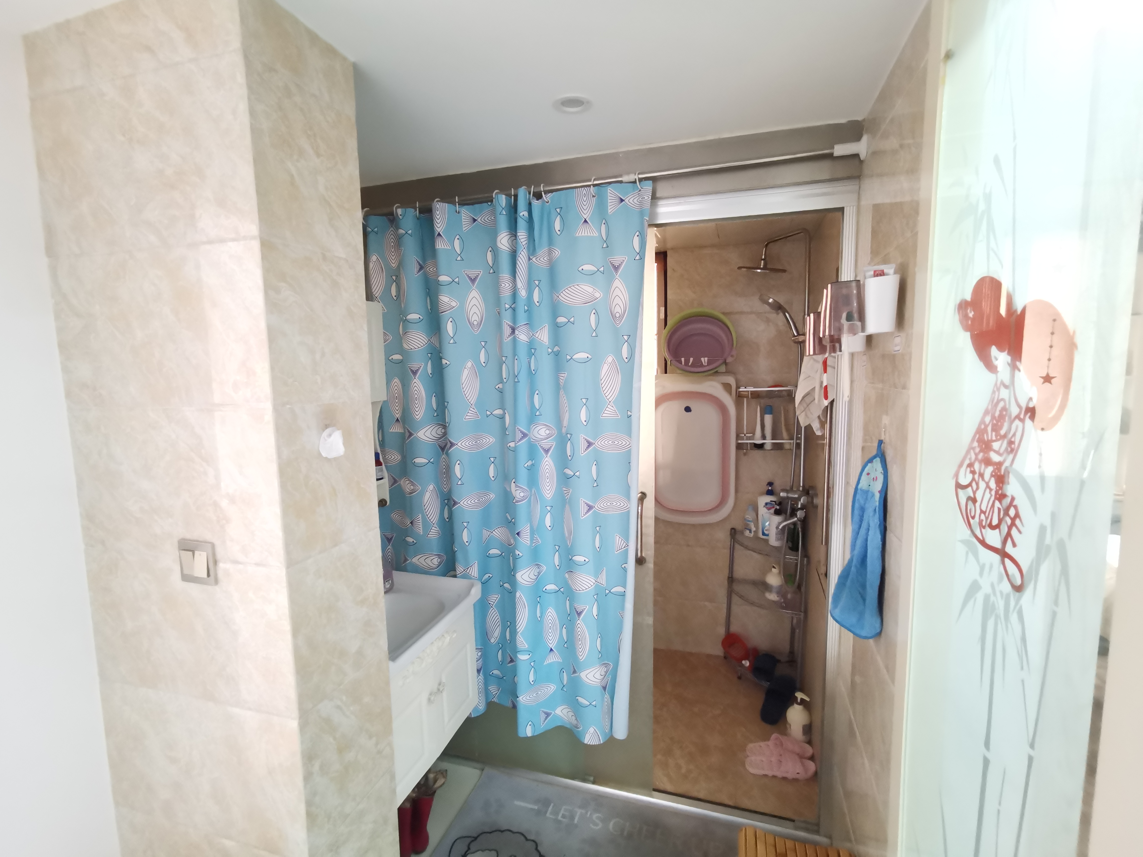 东城国际精装3房，业主诚心卖， 付18万入住