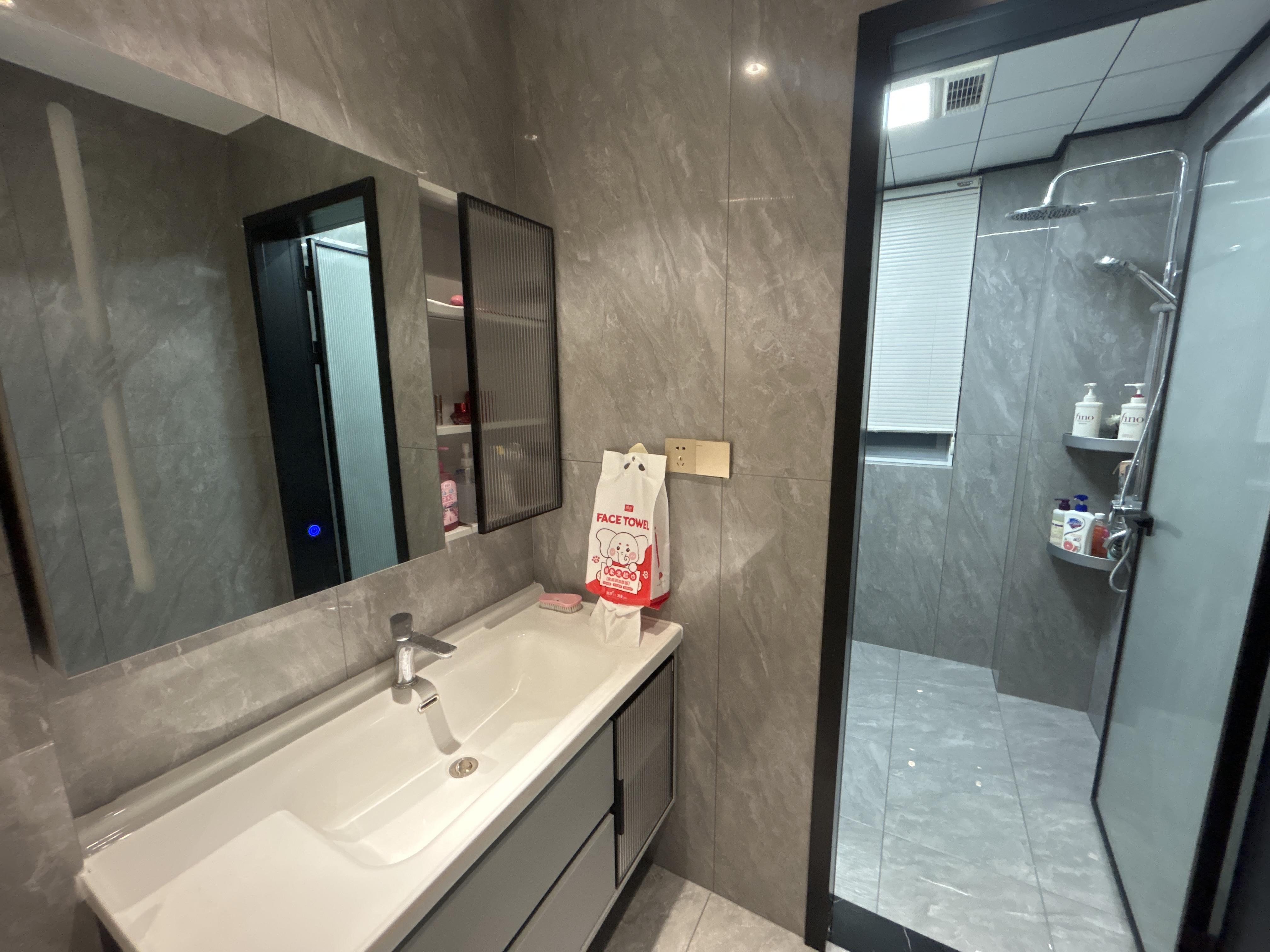 城西风和日丽，精装拎包入住，下楼三中