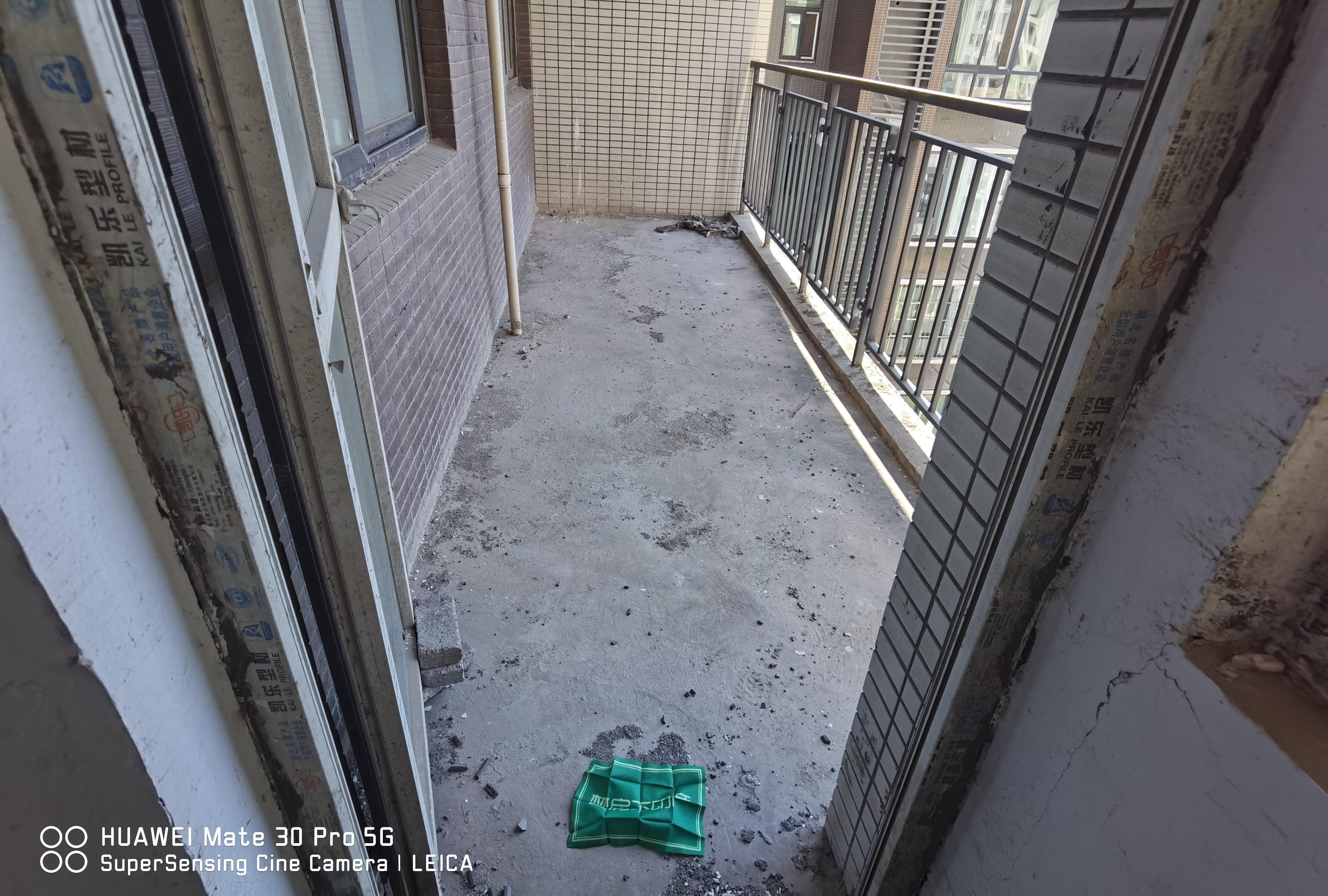 世纪雅园毛坯四房南北通透看房方便三开间朝南出行方便