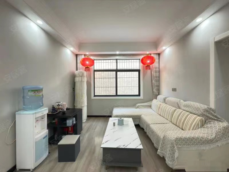 264.，车站附近，复州花园旁，精装三房，好楼层步梯2楼，9.9成新，有证！