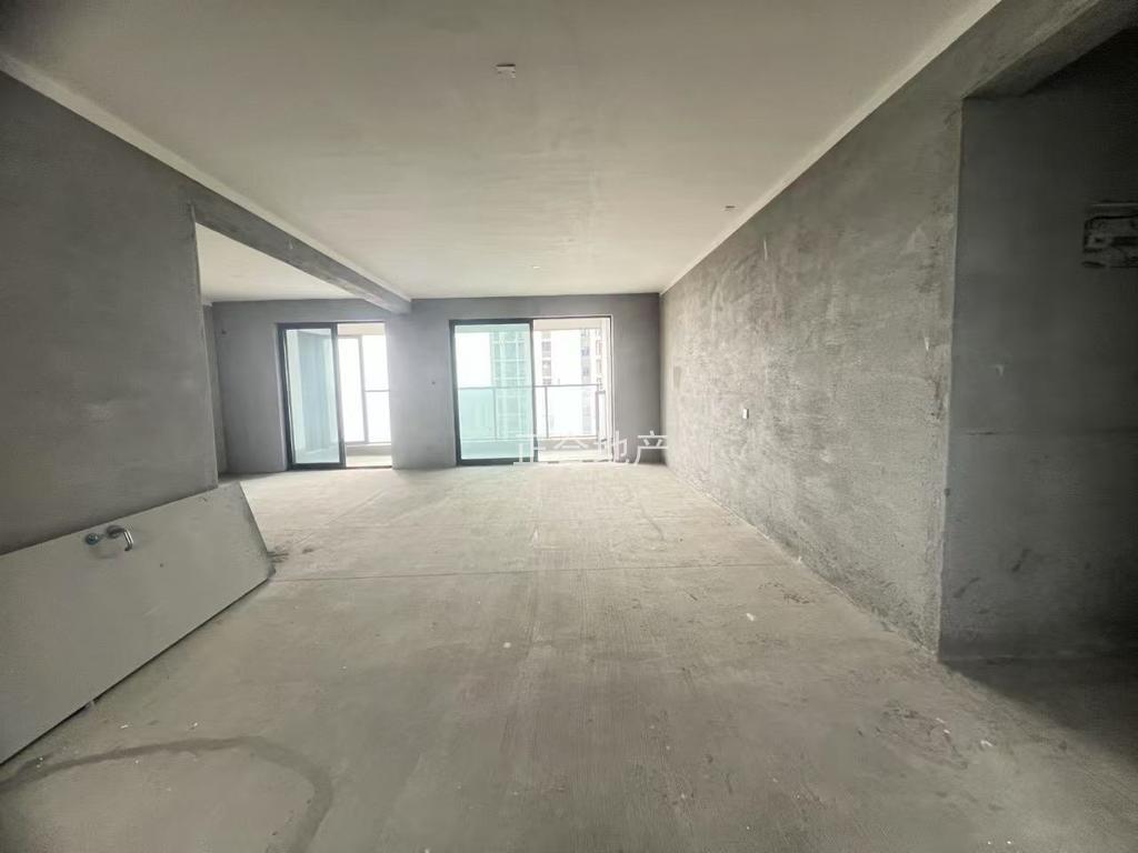 捡漏，城南，吾‮广悦‬场，包满二，不是‬顶楼，好楼层。诚心出售