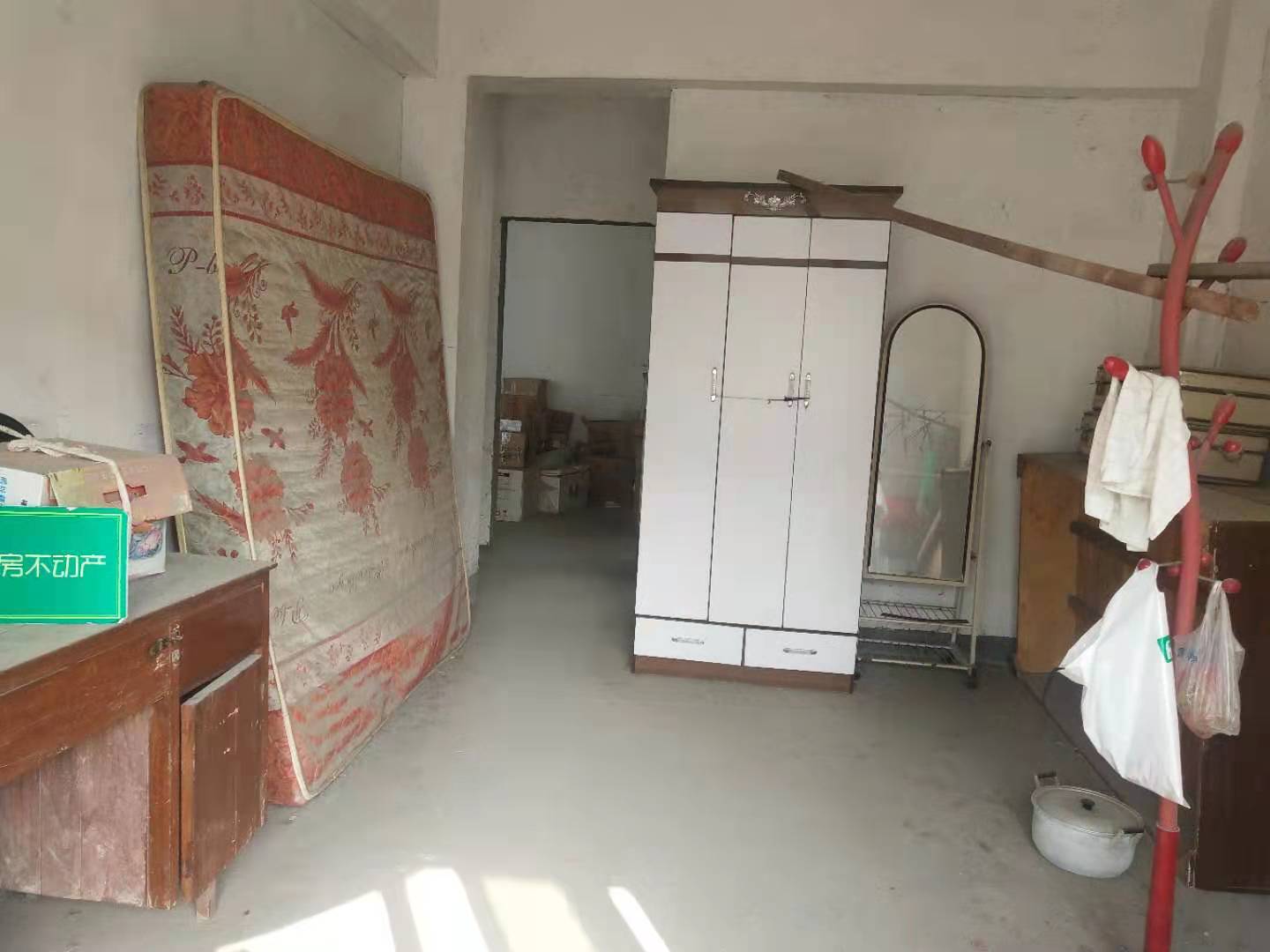 宏运名居毛坯大四房中间楼层方便看房