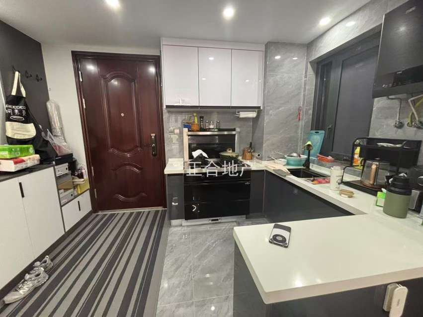 急卖，房东亏本出售，碧桂园，环境好！精装三房，9.9成新，拎包入住