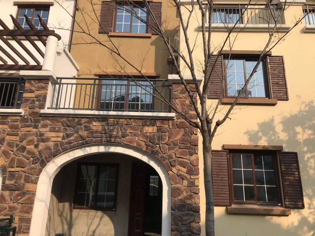 御江湾江滩公园旁仙桃二小对面三层联排别墅两个 立停车位自带花园买到就是挣到