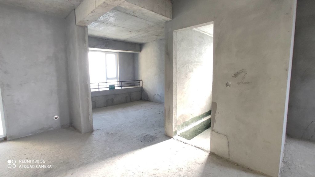 满庭春.毛坯大三房.出门就是學笑.证件满二.看房方便