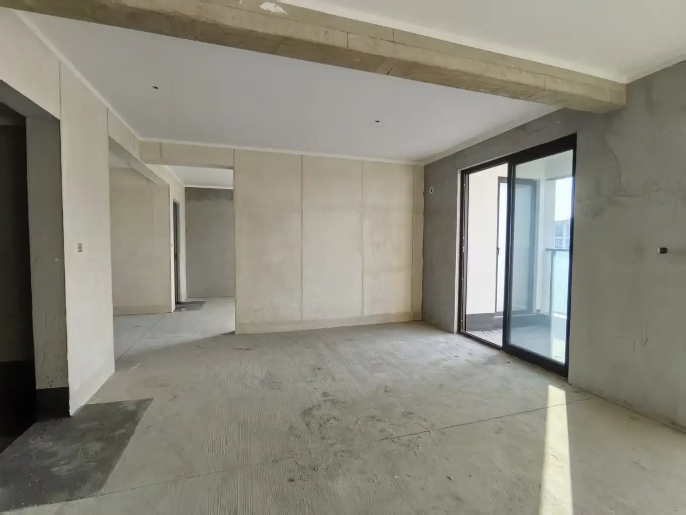 城南，吾悦广场，现房，单价5700，带‬车位，南北通透，大阳台