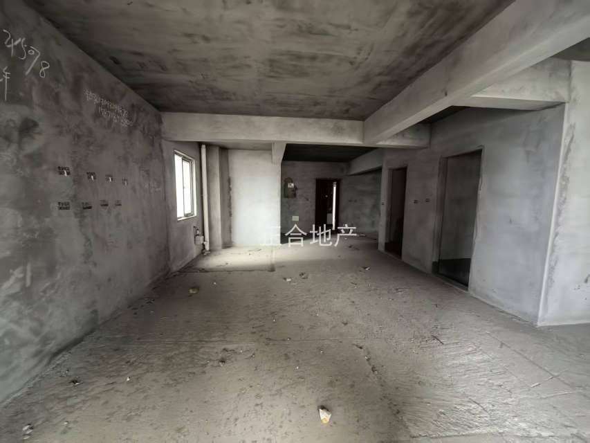 城南，元泰未来城B2区，电梯好楼层19楼，毛坯3房2卫，证满二