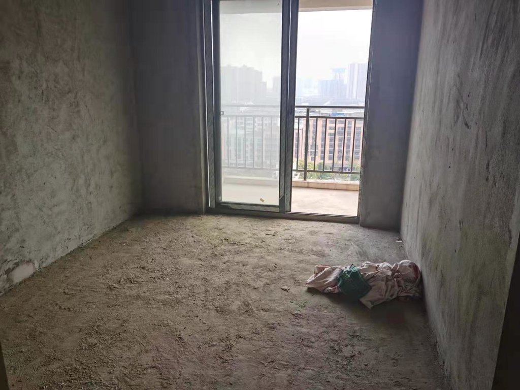 金域城邦毛坯小三房户型方正采光好