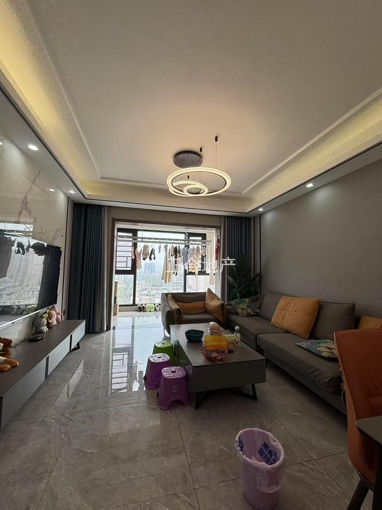 降价了，沔街头上，润泽天下，9.9成新，精装3房2卫，拎包即住。满二，好楼层