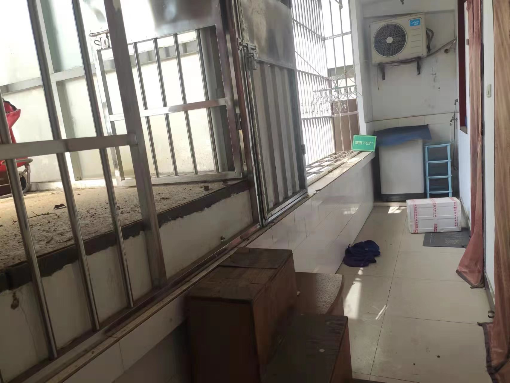 老人民医院宿舍中间楼层拎包即住带一储藏室