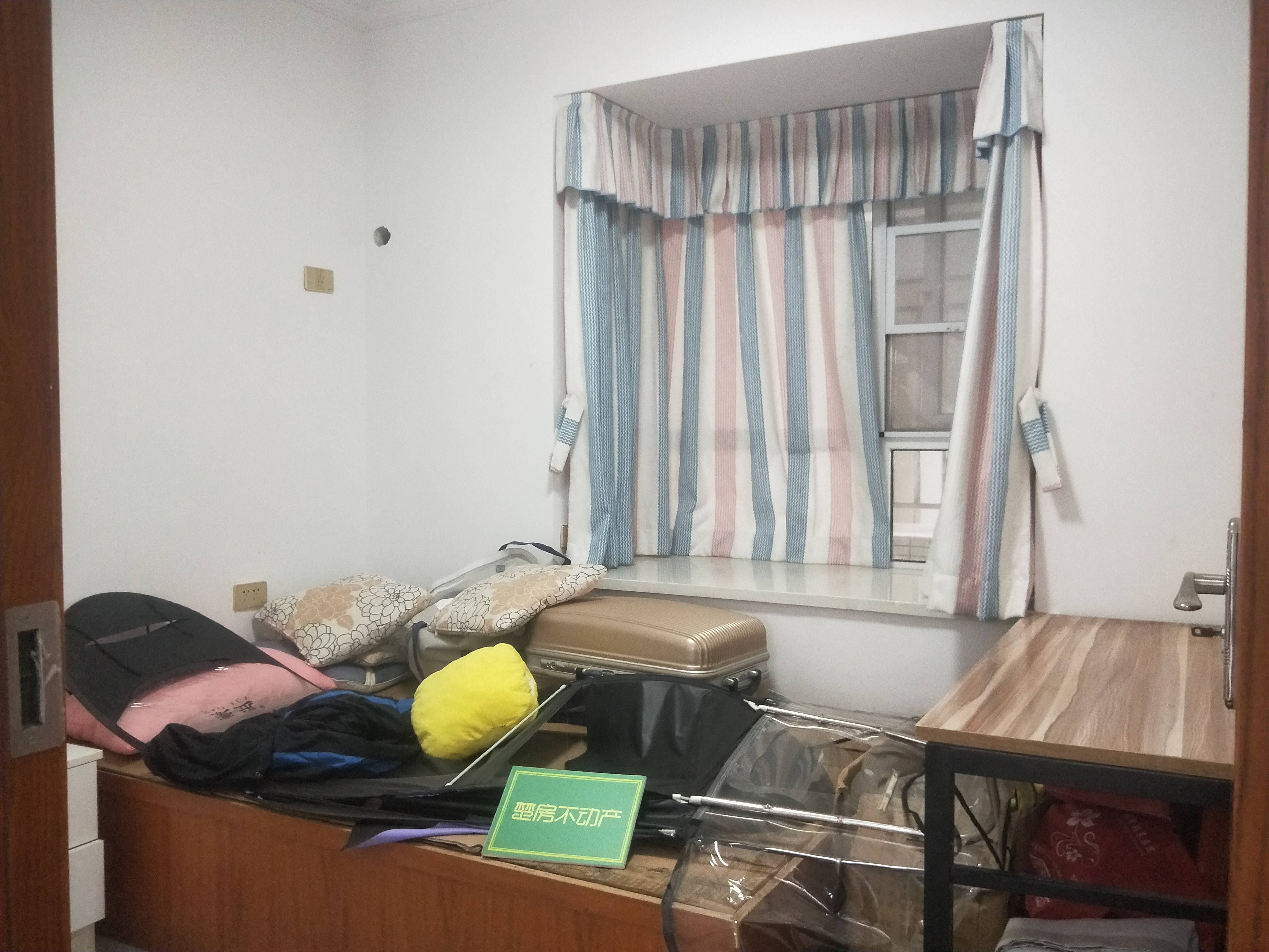 沔阳公馆精装三房，证件满二税费低，家里成色很新！