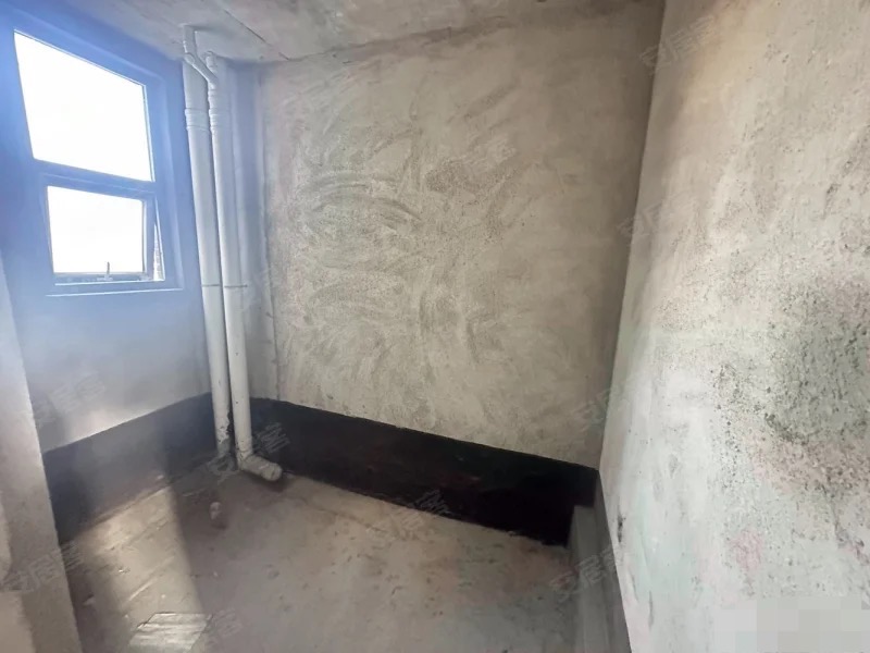 251，业主诚心出售，和合国际，东边户，采光视野好，两房，南北通透，证满二