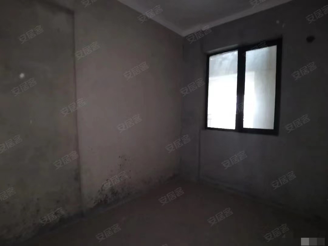 89，房东亏本出，城南森林国际翡冷翠，急卖‼️证满二，小区环境好，楼下是二小二中