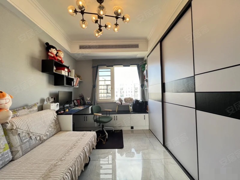 元泰B2区，豪妆四房，东边户，99成新，中间好楼层，全屋中央空调，证满2