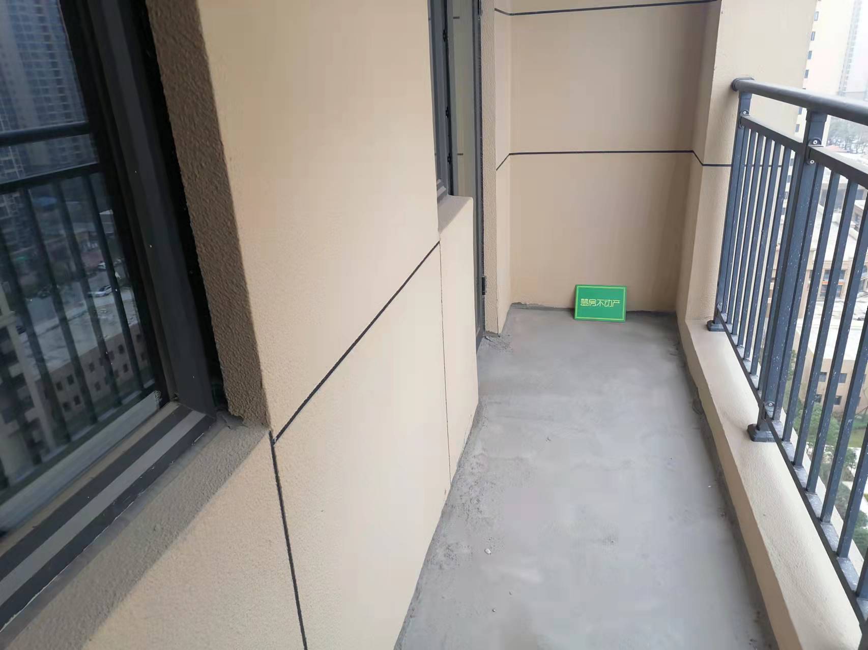 翡冷翠毛坯大三房南北双阳台户型方正中高楼层视野采光好诚心出售看房方便