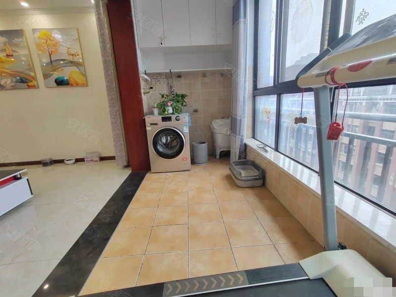 城南，新街电梯花园洋房，精装三房两卫，一梯两户车，采光好，证满二