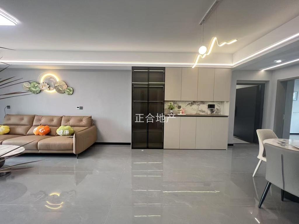 城南，沔阳天泽园，精装三房，边户，中间好楼层，诚心出售，证满二