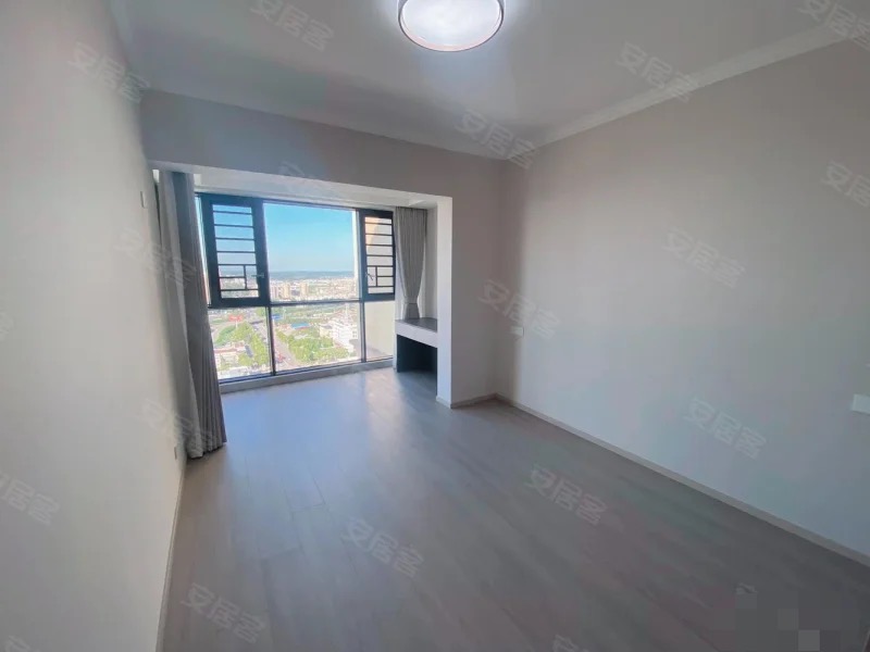 降价了，捡漏，润泽天下，精装大三房，全新装修，单价4800，证满二