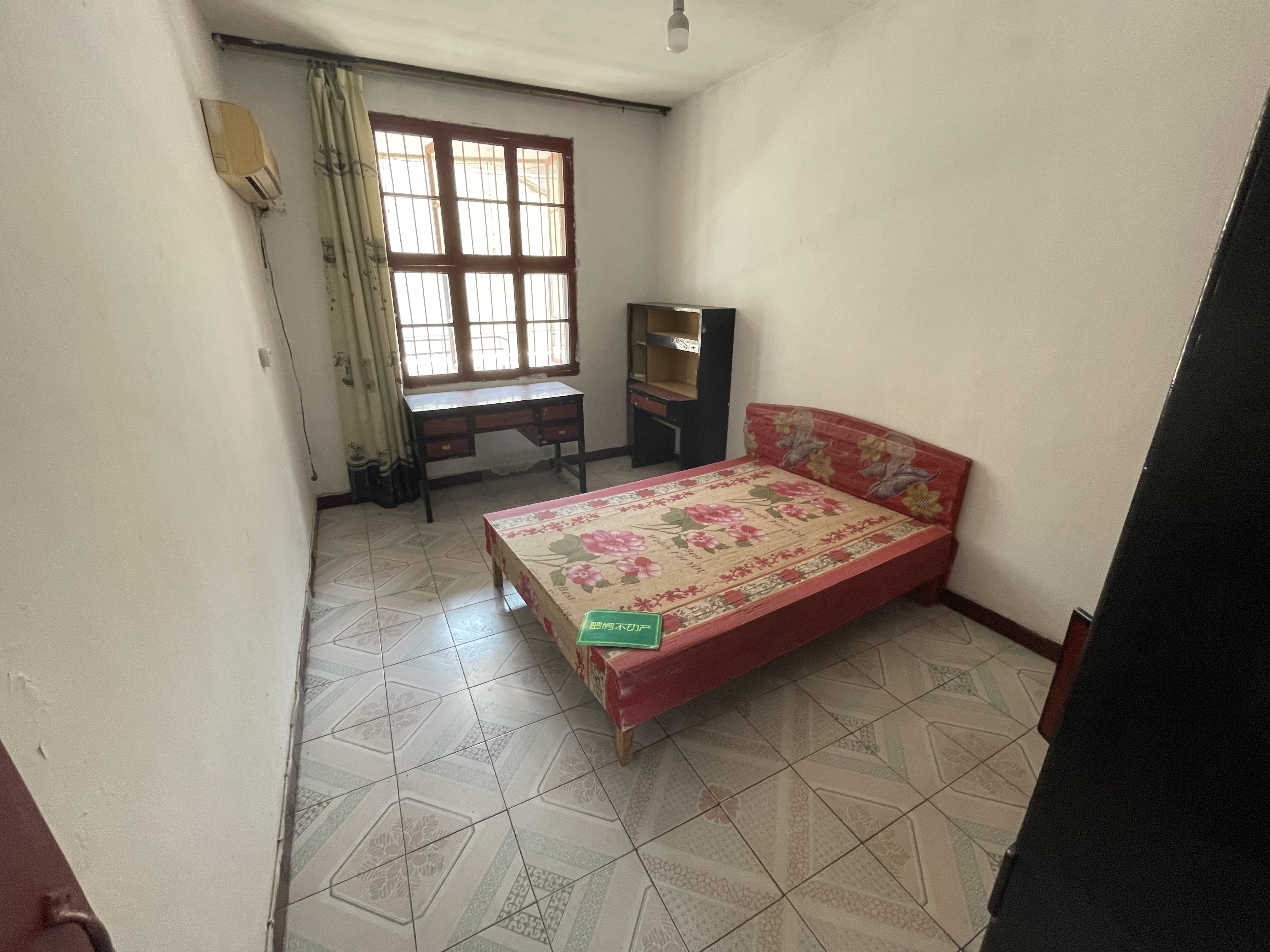 新华印务宿舍老三中正对面步梯好楼层 房养老陪读很方便